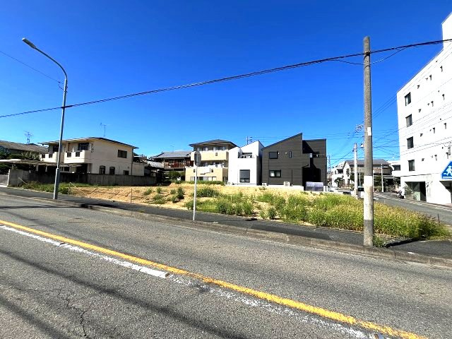 南区外山二丁目　売地　3区画　の前面道路含む現地写真|前面道路含む現地写真(2026年10月1日撮影)