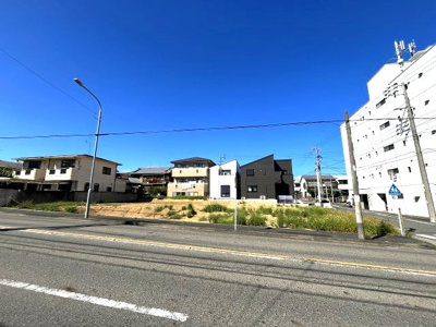 【前面道路含む現地写真】 | 南区外山二丁目　売地　3区画　 | 前面道路含む現地写真(2026年10月1日撮影)