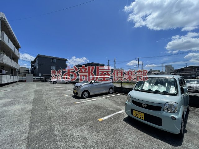 サンシャインコーポの駐車場|駐車場があるので、車を買う予定の方も安心です