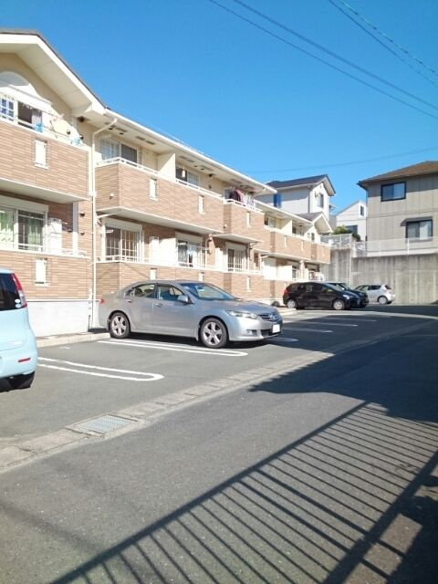 プリエールの駐車場