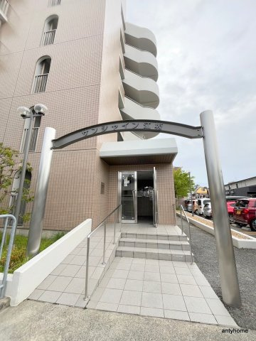 サンシャイン江坂　仲介手数料無料のエントランス