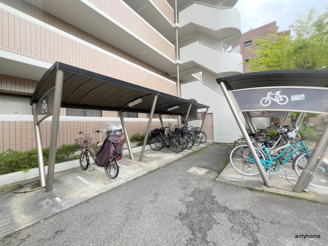 サンシャイン江坂　仲介手数料無料の駐車場