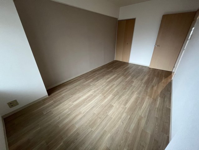 サンシャイン江坂　仲介手数料無料の洋室