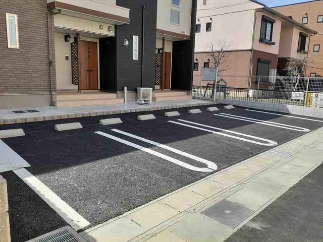 モン　レーヴＥ　Ⅰの駐車場