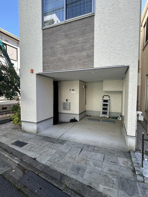 富久町戸建(トミヒサチョウコダテ)のエントランス