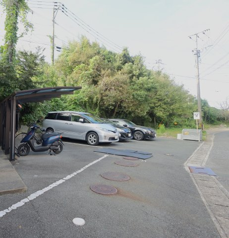 Mハイツ近大前の駐車場