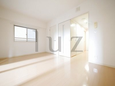メゾンデンウエストの寝室