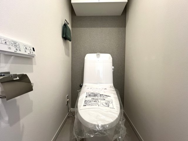 たまには休日に昼飲みとかしちゃう？野毛がもはや庭！飲んだ次の日はみなとみらいをランニングしてリセット。それって、何気に理想的な生活でしょ？な、【シーガルパレス桜木町】リノベーションのトイレ|トイレも気になるポイント