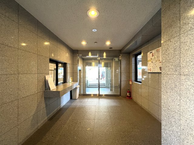 たまには休日に昼飲みとかしちゃう？野毛がもはや庭！飲んだ次の日はみなとみらいをランニングしてリセット♪な【リノベ／シーガルパレス桜木町】のその他共用部分