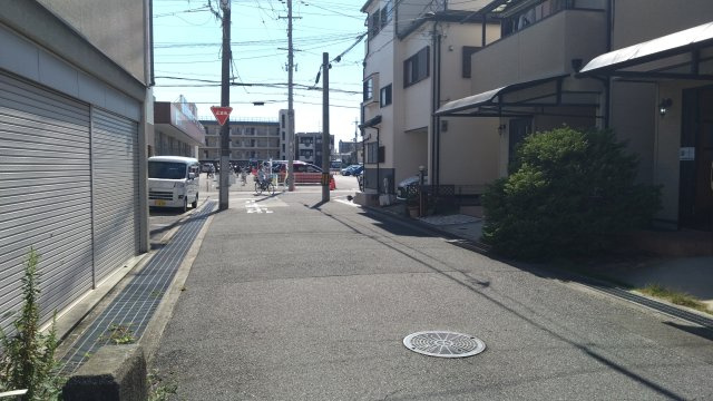尼崎市武庫町　中古戸建の前面道路含む現地写真