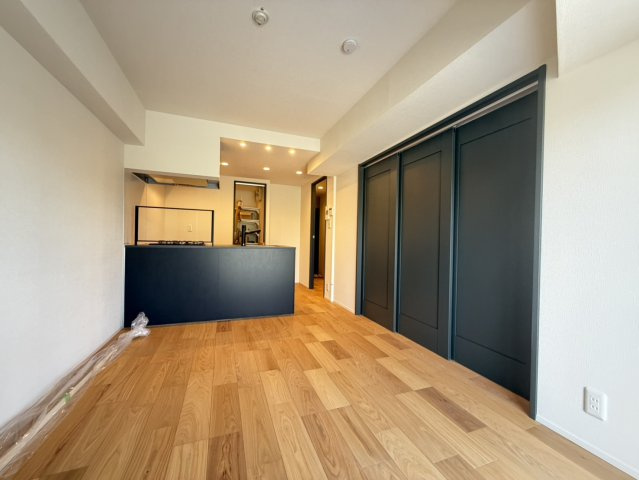 双秀ビルのその他|約9.5帖のLDK隣接する住戸を引き戸で区切ることも可能でございます。