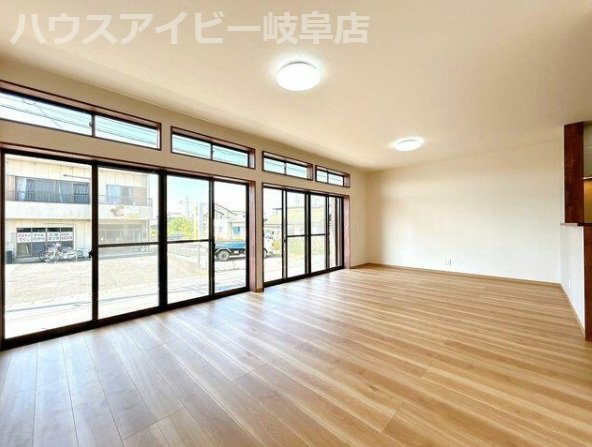 【居間・リビング】の画像