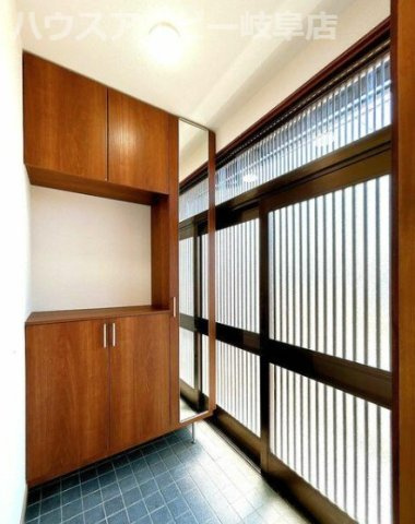 岐阜市柳津町南塚リフォーム済みの中古住宅登場です♪南東角地！お車3台可能！日当り良好！の玄関|岐阜市柳津町南塚リフォーム済みの中古住宅登場です♪南東角地！お車3台可能！日当り良好！