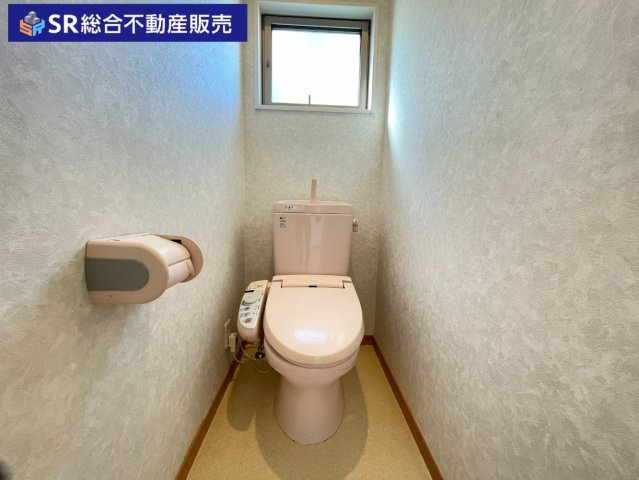 日下町2丁目中古戸建のトイレ|2Fトイレ。温水洗浄便座付きです♪