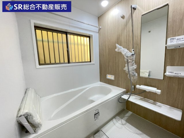 日下町2丁目中古戸建の浴室|足を伸ばして浸かれる浴槽で一日の疲れも癒されます♪