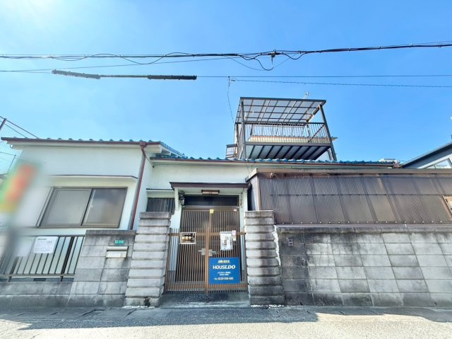 売土地　伊丹市堀池3丁目の外観|建築条件なし売土地（古家付）販売中♪伊丹市営バス「堀池団地」停 徒歩2分、南側が公園で陽当り良好！

