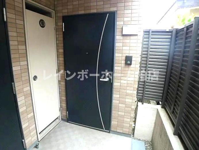 特典：仲介手数料が無料です!!のその他共用部分|玄関ドアです