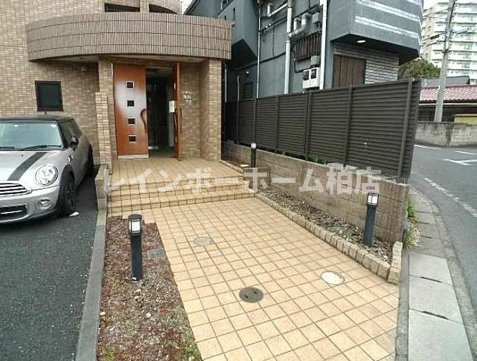 特典：仲介手数料が無料です!!のその他|エントランス周辺です