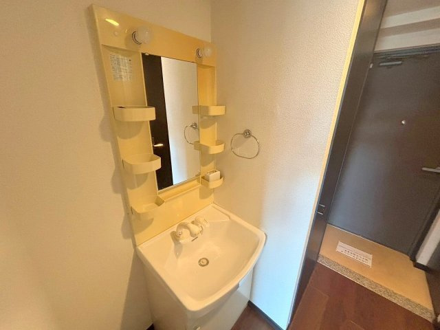 ロイヤルレジデンス新大阪の洗面所