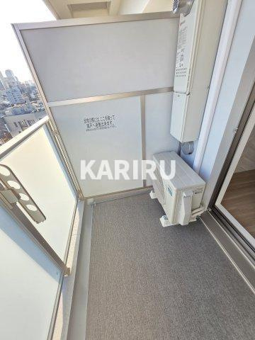 セレニテ蒲生四丁目駅前アリエのバルコニー|階数・部屋によってカラーパターン有（カームブルー・ヘリンボーン・マーブルグレー）