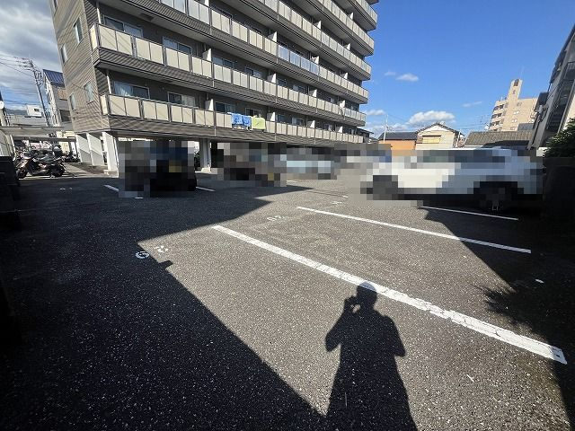 サンコート旭町の駐車場