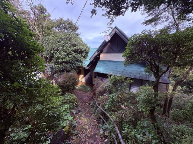 中古戸建の前面道路含む現地写真