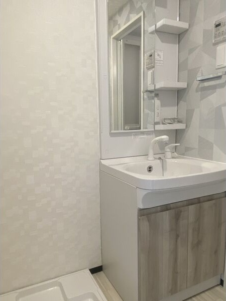 S-RESIDENCE堀田駅前の洗面所|ゆったりとスペースのある洗面所