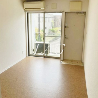 【居間・リビング】 | ヴィラアールケイ | 洋室のお部屋です。