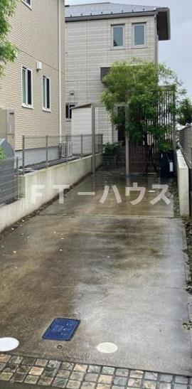 海神戸建の駐車場