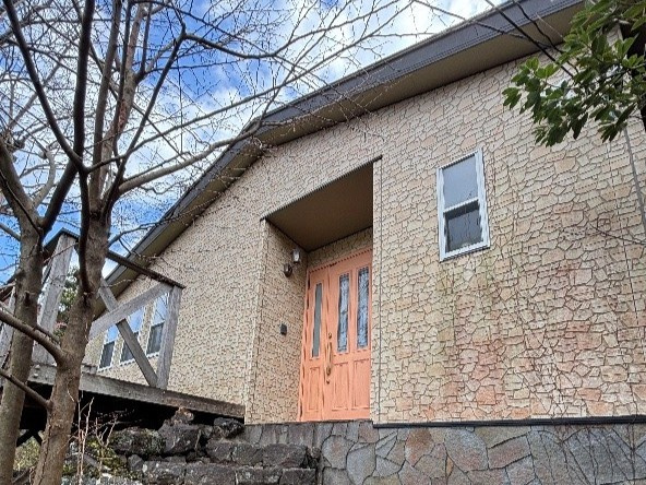 閑静な別荘地に建つコンパクトな平屋
