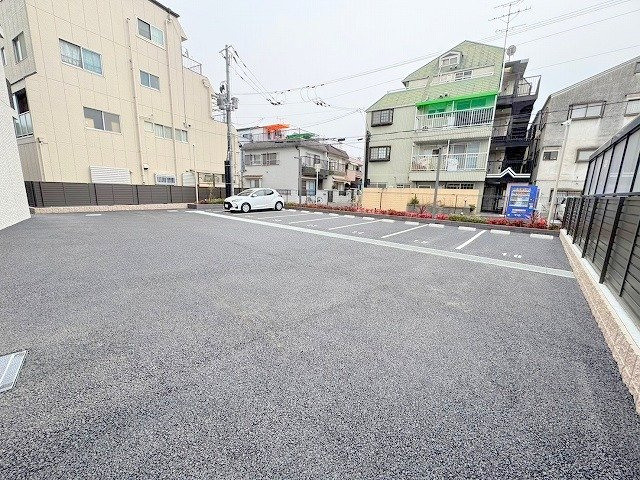 プレジオ三国ASIANの駐車場