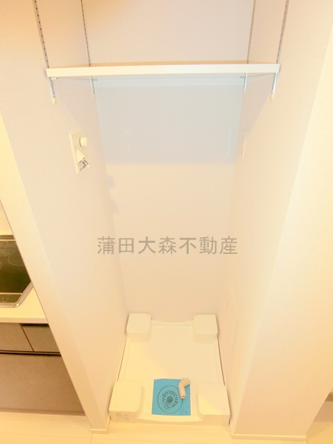 デュオステージ蒲田の設備|可動棚付きの洗濯機置き場