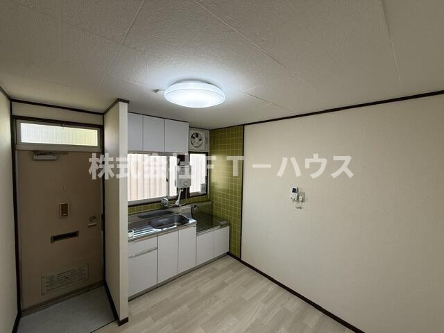 Ｋａｇｕｙａ海神６丁目２０２号室のキッチン