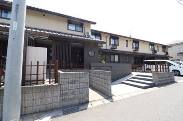 WEST COURT 楓の外観