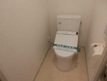 日本橋ROOTSのトイレ|コンパクトで使いやすいトイレです