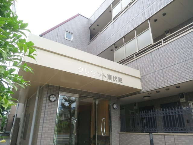 クレセント東伏見のエントランス