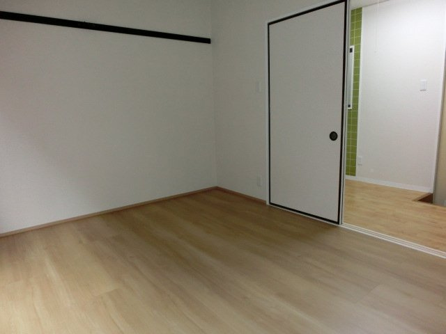 アザレアの洋室