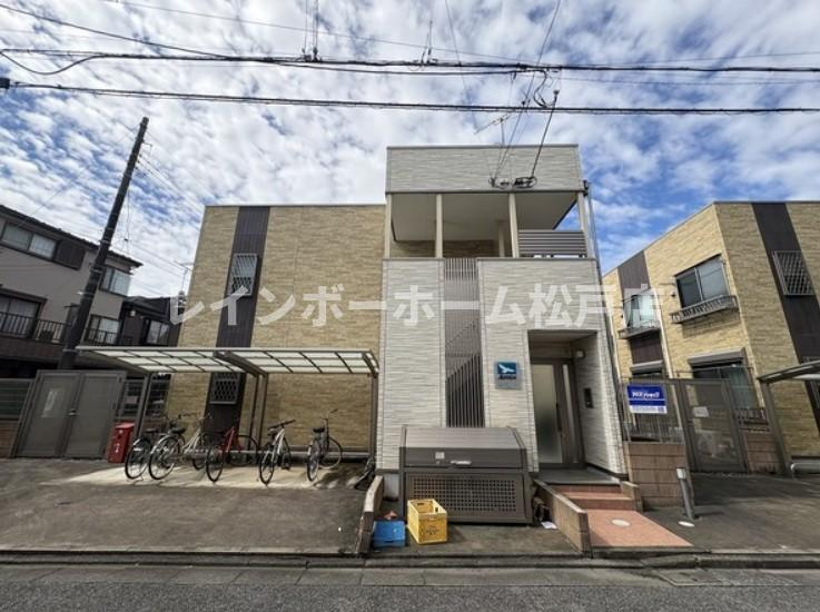 足立区中川３丁目のアパートの外観