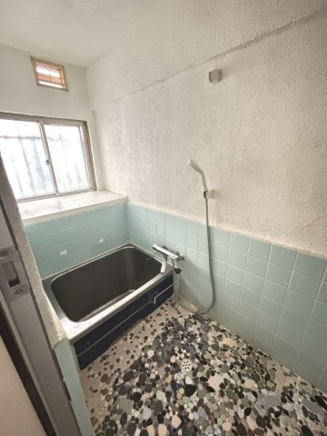 城垣町テラスハウスの浴室