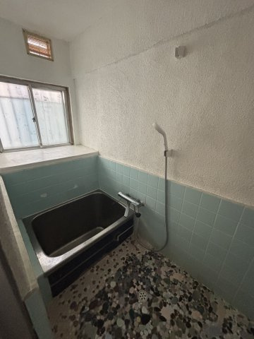 城垣町テラスハウスの浴室