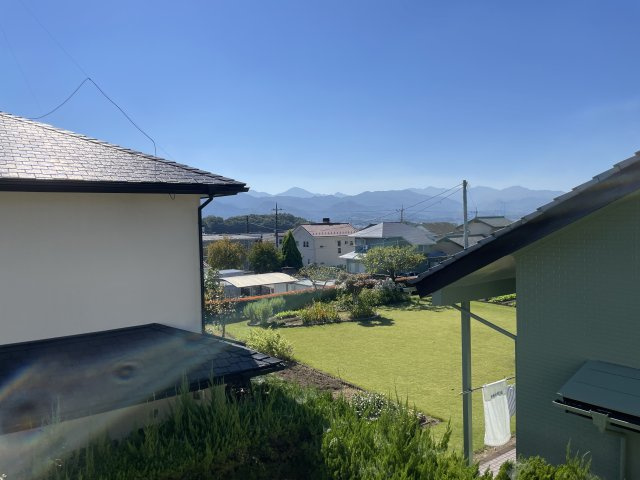 高崎市吉井町南陽台2丁目中古戸建ての展望|2階の窓からは山並みが楽しめます！