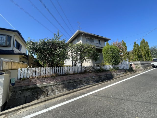 高崎市吉井町南陽台2丁目中古戸建ての前面道路含む現地写真