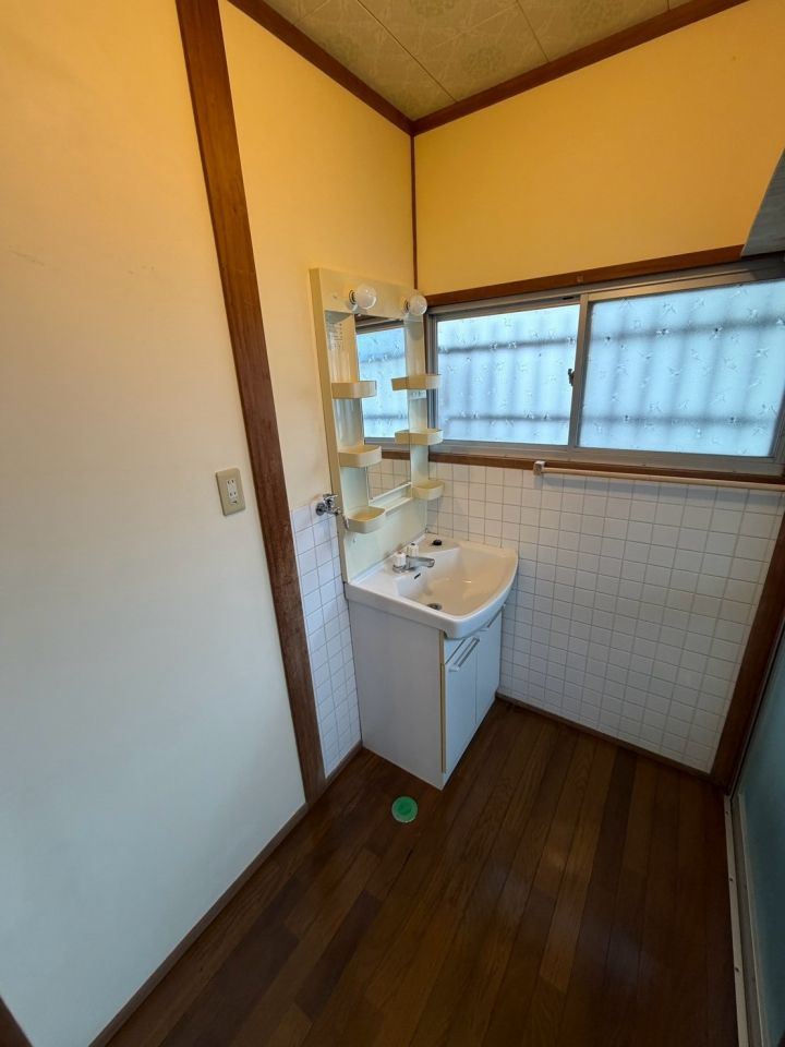 津田新町戸建の洗面所