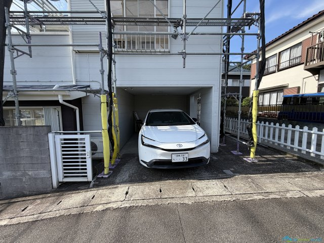 秦野市東田原　中古戸建の駐車場