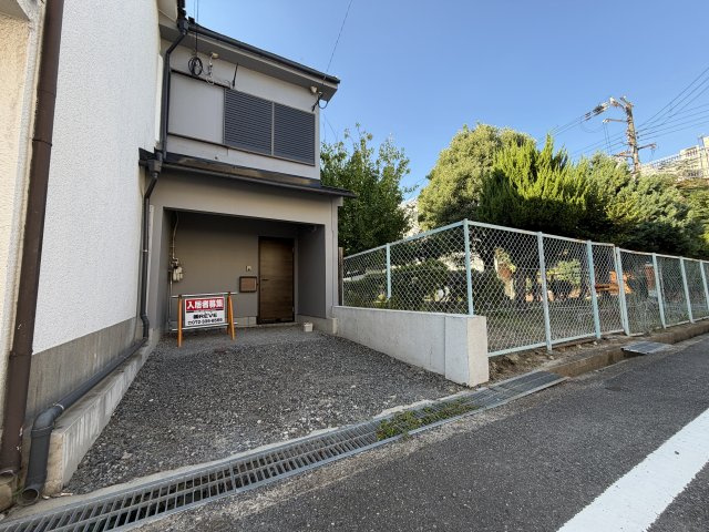 杭瀬南新町1丁目テラスハウスの駐車場
