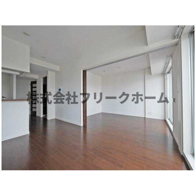 三鷹市下連雀４丁目の賃貸マンションの居間・リビング
