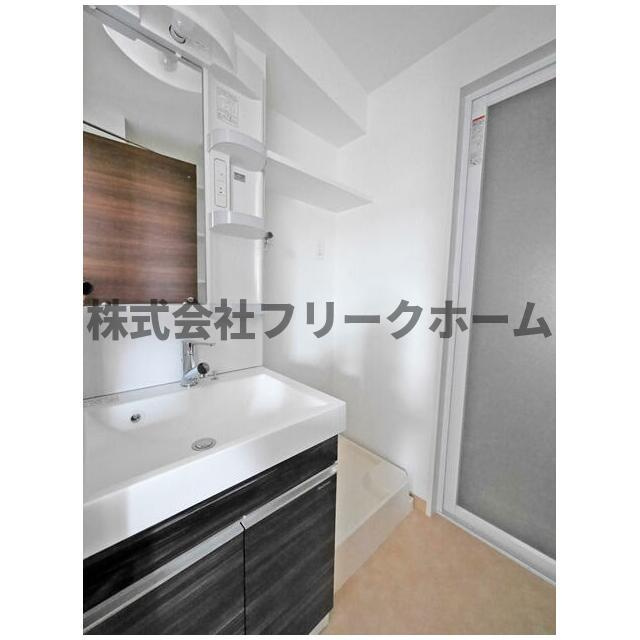 三鷹市下連雀４丁目の賃貸マンションの洗面所