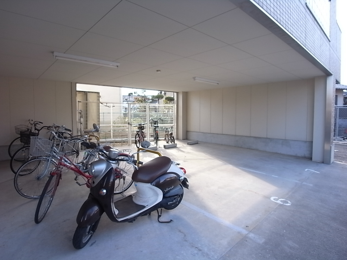 サニーコート石橋の駐車場