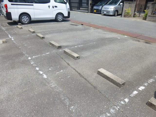 コーポ向陽台Cの駐車場