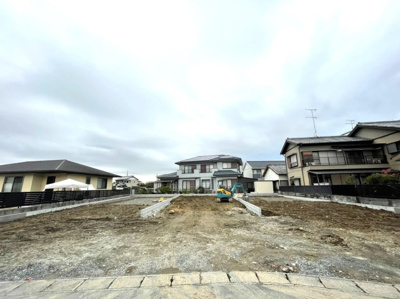 【外観】 | 浜松市浜名区小松 新築一戸建て 3号棟 | 現在建築中の外観画像です。ご内覧は同じメーカーの完成物件へご案内いたしますので、いつでもご相談ください！